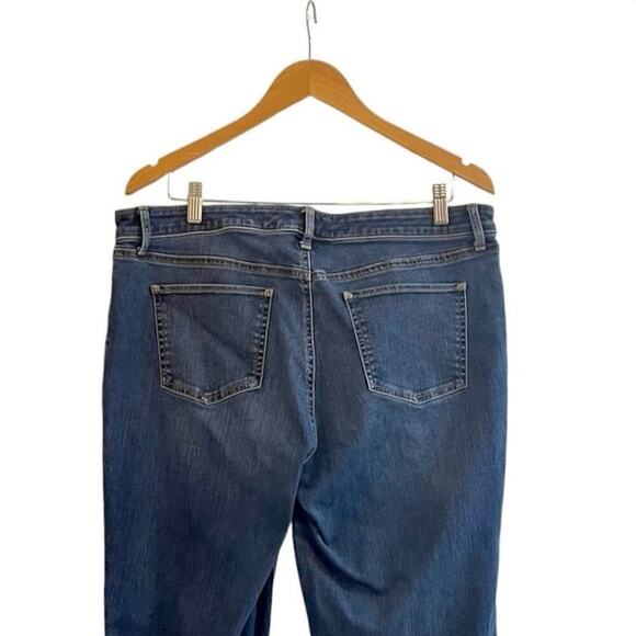 Talbots Womens Size 16 Petite Bootcut Flawless Five-Pocket Medium Wash Jeans EUC - Picture 5 of 7